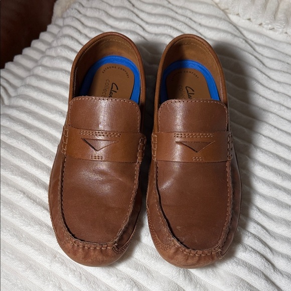 Clarks Men\'s Tan Leather Slip-Ons main image 6